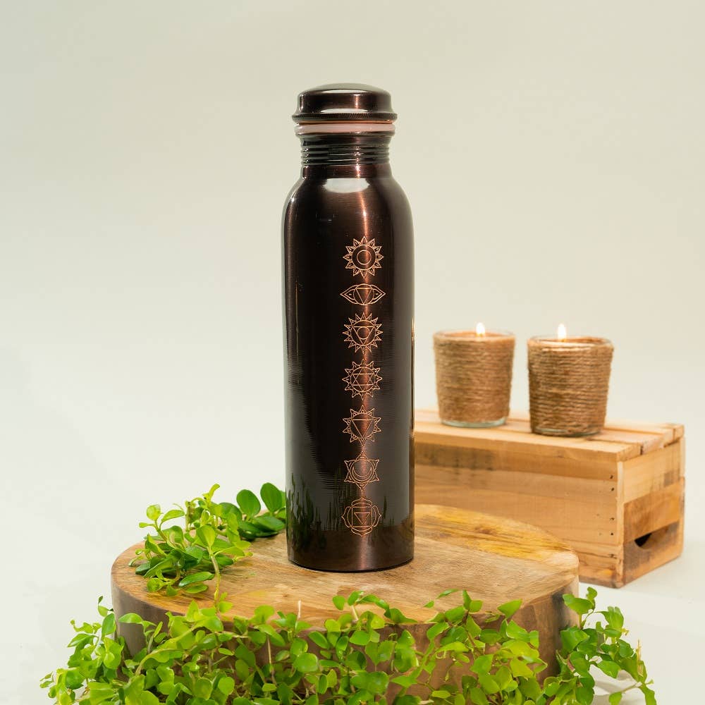 Vattenflaska i rent koppar med 7 chakran, antik finish, ± 950 ml