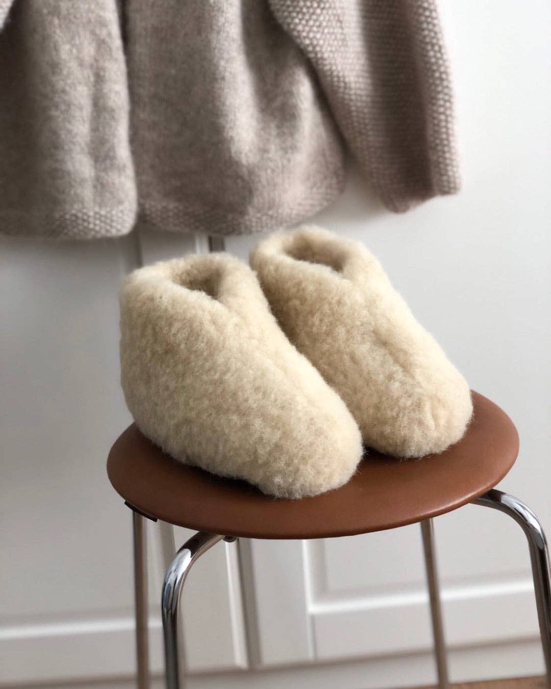 The Cozy Sheep Merinovillatossut – matala malli -valkoinen