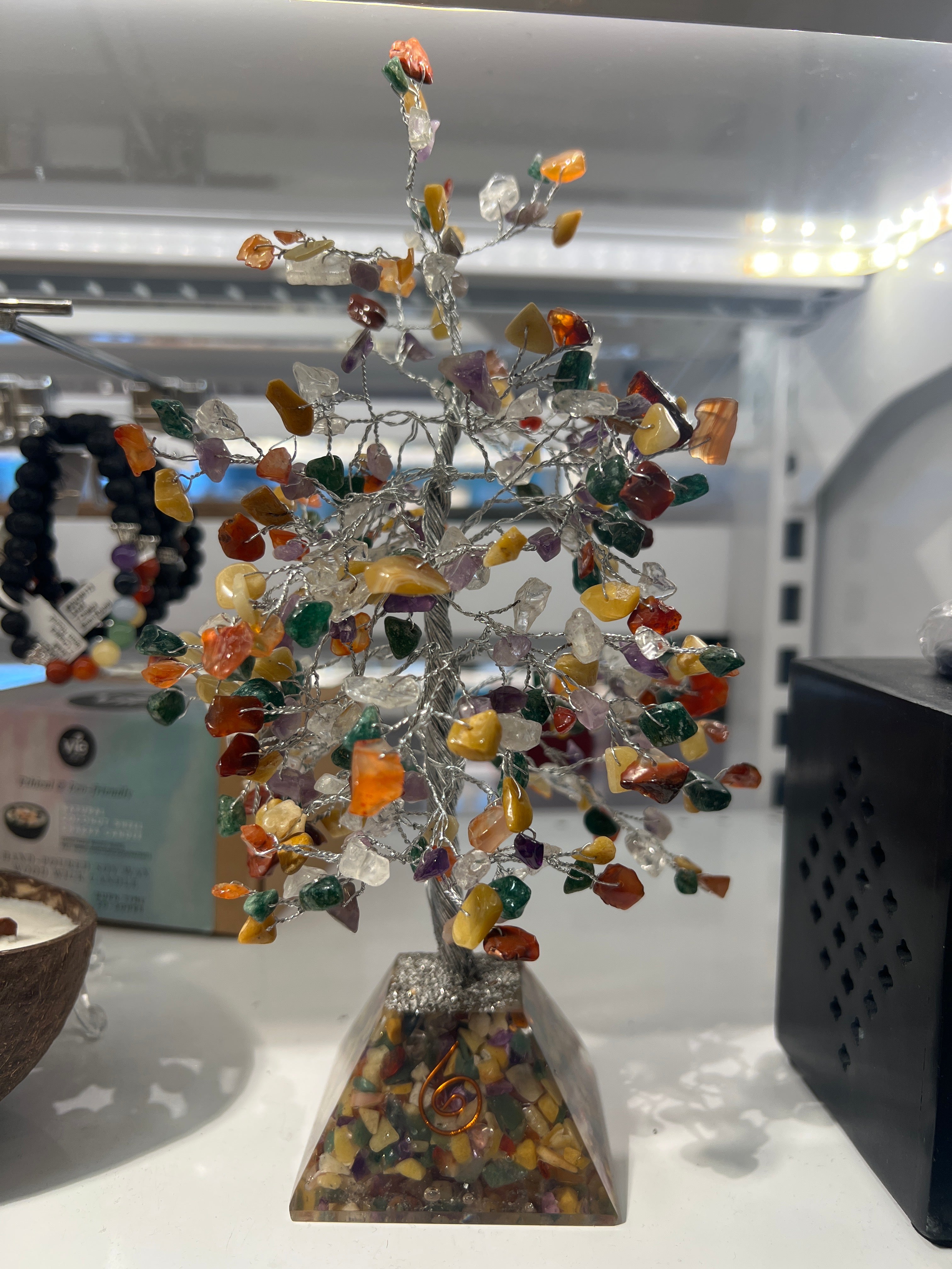 Kristallipuu 320- Chakra orgoniittialustalla