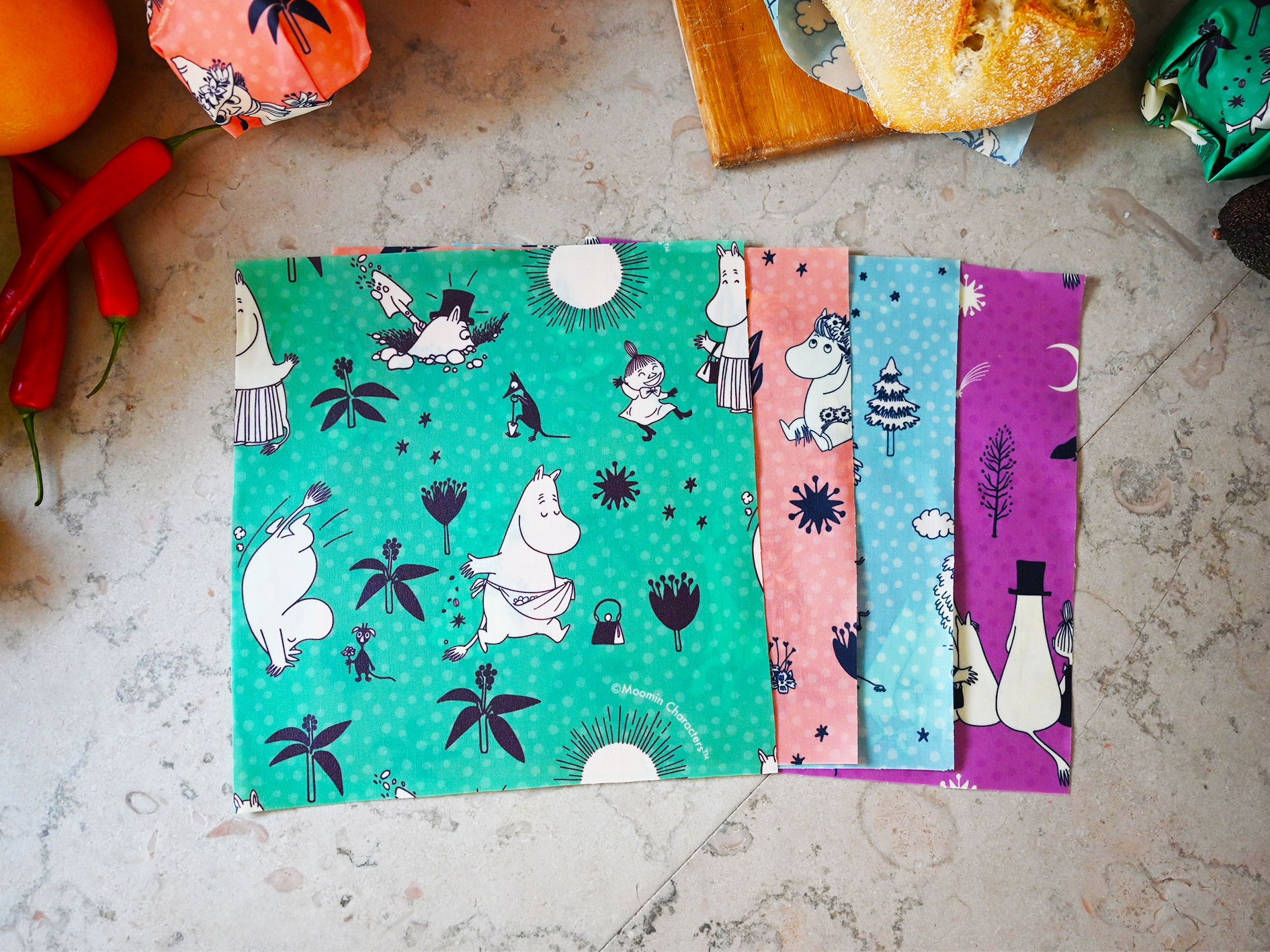 Moomin by G&L - Mehiläisvahakääre "Tending the Earth"