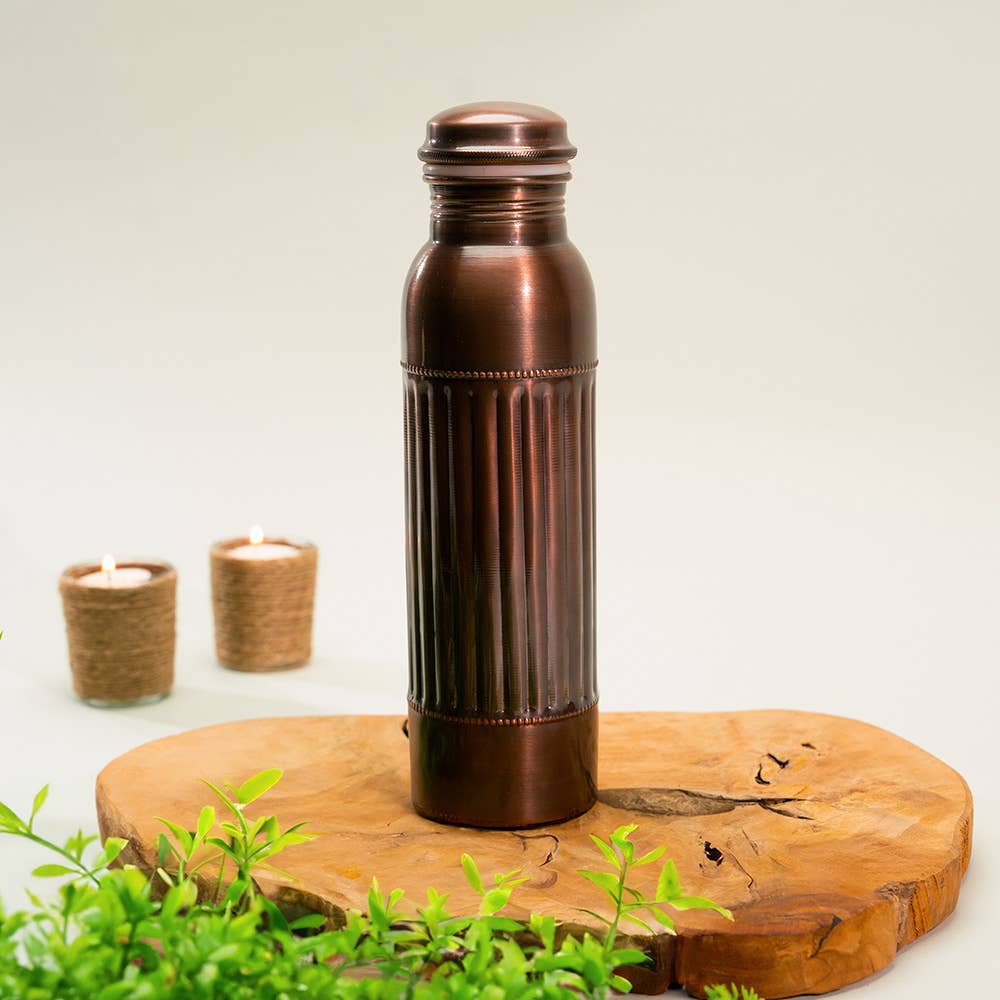 Vattenflaska av ren koppar med prickmönstrad insida, antik, ± 950 ml (tung)