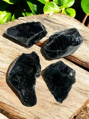Råsten Obsidian, medelstorlek 3-6 cm