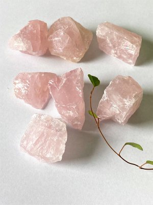 Raakakivi Ruusukvartsi S-koko 1,5-2,5cm